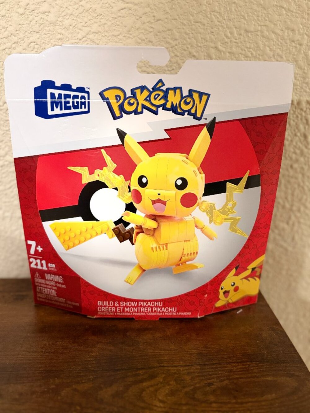 Mega Pokémon Pikachu Building Set 211 Pieces Build & Show Figure NWT